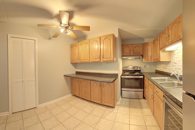 kitchen with beverage cooler, under cabinet range hood, dark countertops, a sink, and stainless steel electric range oven