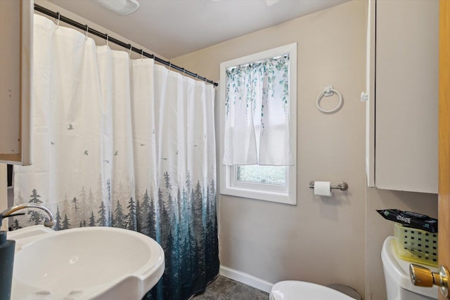204 S Jackson Ave, Polo, IL 61064 - bathroom with baseboards, a shower with shower curtain, toilet, and a sink