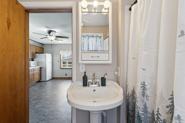 204 S Jackson Ave, Polo, IL 61064 - full bathroom with a sink, a shower with curtain, ceiling fan, and baseboards
