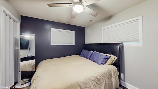 5743 Sherman Ave, Downers Grove, IL 60516 - bedroom featuring visible vents, a ceiling fan, baseboards, and a closet