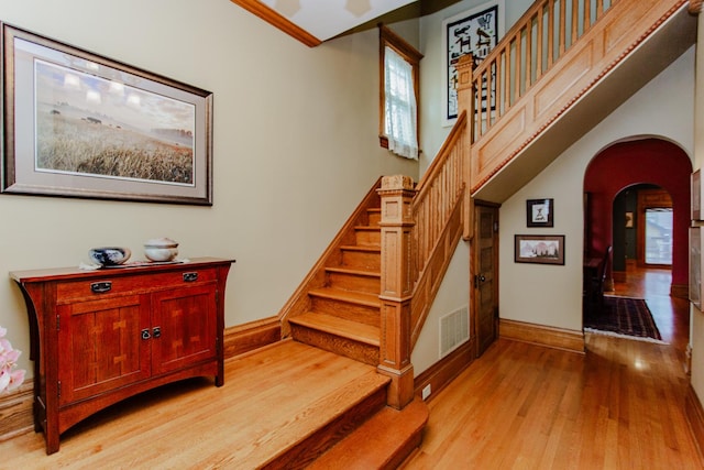 605 Ashland Ave, River Forest, IL 60305 - staircase with arched walkways, wood finished floors, visible vents, and baseboards