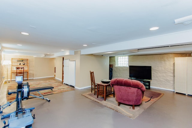 605 Ashland Ave, River Forest, IL 60305 - interior space featuring recessed lighting, freestanding refrigerator, and baseboards