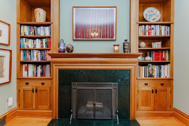 605 Ashland Ave, River Forest, IL 60305 - room details featuring built in shelves, wood finished floors, visible vents, and a fireplace