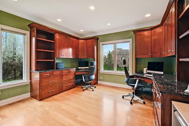 909 Prairie Ridge Ct, Burr Ridge, IL 60527 - home office featuring built in desk, ornamental molding, baseboards, light wood-style floors, and recessed lighting