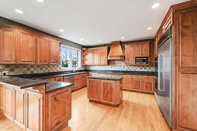 909 Prairie Ridge Ct, Burr Ridge, IL 60527 - kitchen with premium range hood, built in appliances, a peninsula, light wood finished floors, and open shelves
