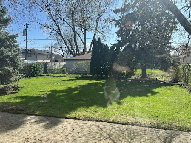 9609 S Kenneth Ave, Oak Lawn, IL 60453 - view of yard with fence