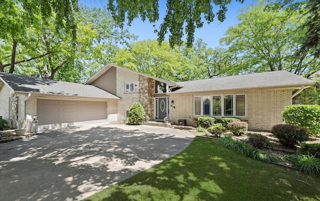9047 W Oak Crest Ct, Palos Hills, IL 60465 - photo 1