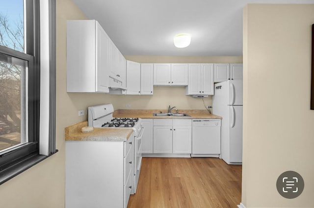 2605 S Indiana Ave Unit 305, Chicago, IL 60616 - kitchen featuring light wood finished floors, a sink, white appliances, light countertops, and under cabinet range hood