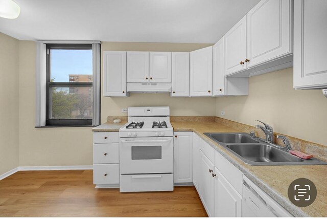 2605 S Indiana Ave Unit 305, Chicago, IL 60616 - kitchen featuring a sink, under cabinet range hood, white appliances, light wood-style flooring, and white cabinetry