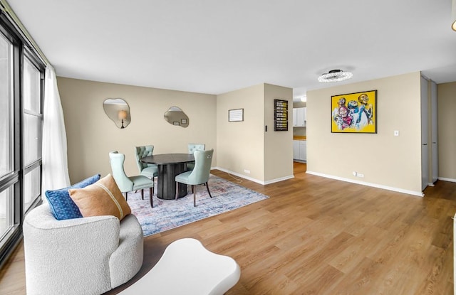2605 S Indiana Ave Unit 305, Chicago, IL 60616 - living room featuring light wood-style floors and baseboards