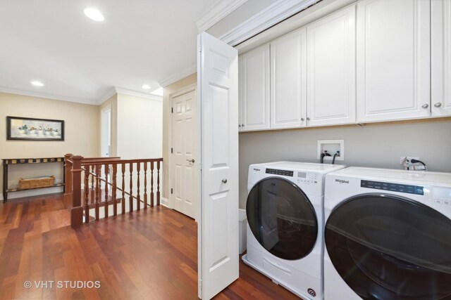 washroom featuring dark wood-style floors, recessed lighting, cabinet space, separate washer and dryer, and crown molding