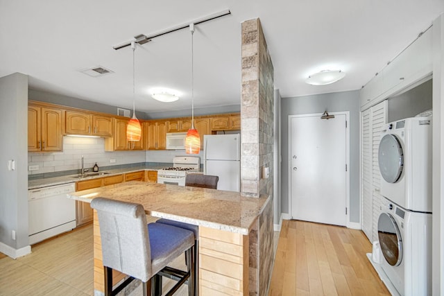 2201 S Grace St Unit 608, Lombard, IL 60148 - kitchen with stacked washer / drying machine, a sink, white appliances, backsplash, and visible vents