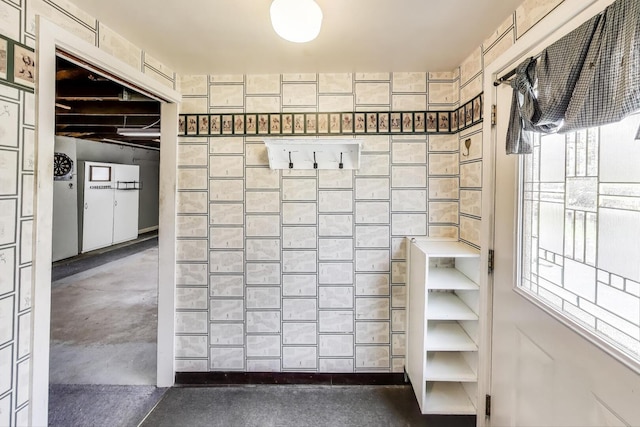 details featuring concrete flooring
