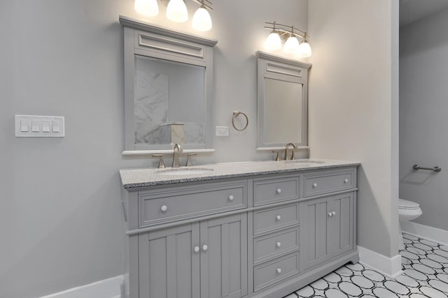 840 S Cuyler Ave, Oak Park, IL 60304 - full bath featuring double vanity, toilet, baseboards, and a sink