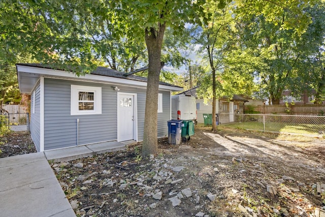 840 S Cuyler Ave, Oak Park, IL 60304 - view of outdoor structure featuring an outdoor structure and fence
