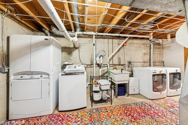 laundry area with a sink, independent washer and dryer, and laundry area