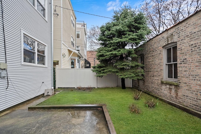 view of yard featuring fence