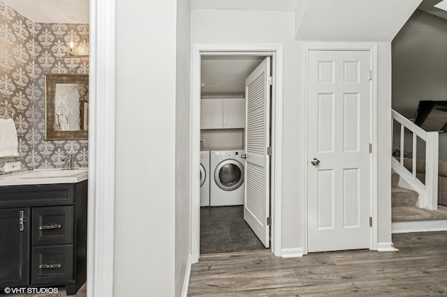 214 Woodstone Dr, Buffalo Grove, IL 60089 - laundry area featuring washer and clothes dryer, wood finished floors, and wallpapered walls
