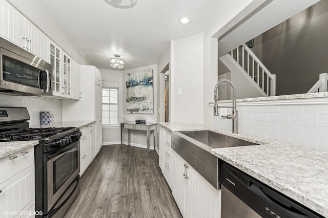 214 Woodstone Dr, Buffalo Grove, IL 60089 - kitchen with white cabinets, tasteful backsplash, a sink, dark wood finished floors, and stainless steel appliances