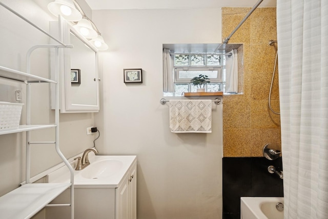 1236 N Campbell Ave Unit G, Chicago, IL 60622 - full bathroom featuring shower / tub combo with curtain and vanity
