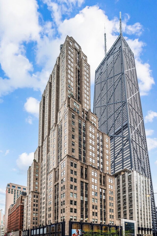 159 E Walton Pl Unit 34A, Chicago, IL 60611 - view of building exterior featuring a city view