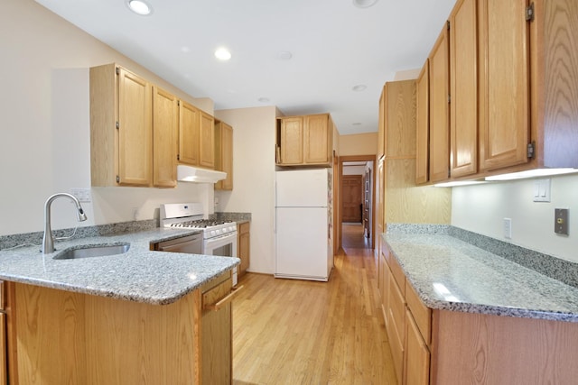 1726 Wesley Ave, Evanston, IL 60201 - kitchen featuring a sink, white appliances, light wood-style flooring, a peninsula, and under cabinet range hood