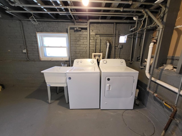 5133 W 64th St, Chicago, IL 60638 - laundry room with washing machine and dryer, a sink, and laundry area