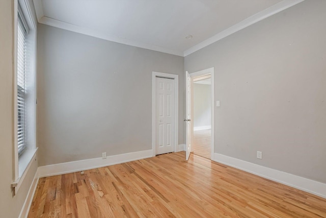 5415 S Dorchester Ave Unit 2B, Chicago, IL 60615 - unfurnished room featuring crown molding, light wood-style flooring, and baseboards