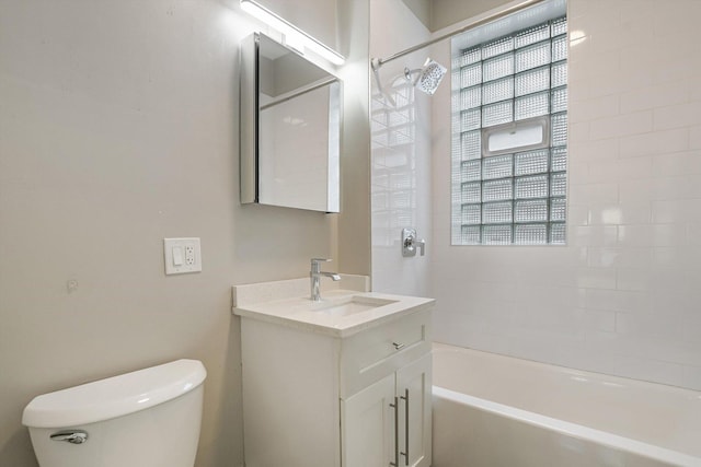 5415 S Dorchester Ave Unit 2B, Chicago, IL 60615 - bathroom featuring toilet, washtub / shower combination, and vanity