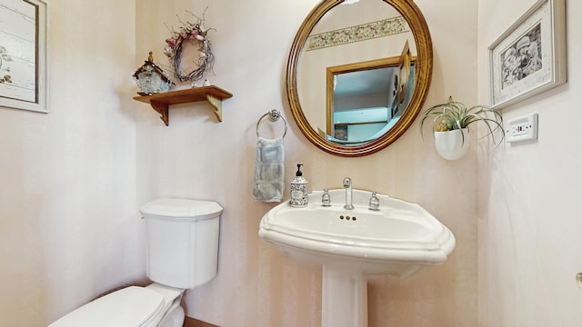 bathroom featuring toilet