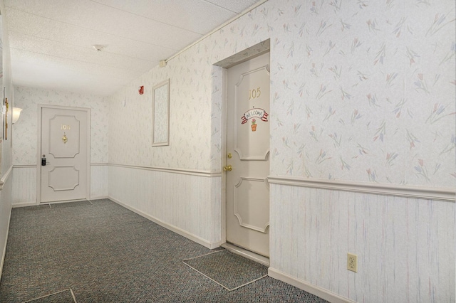 2608 186th St Unit 105, Lansing, IL 60438 - corridor with carpet, a wainscoted wall, and wallpapered walls