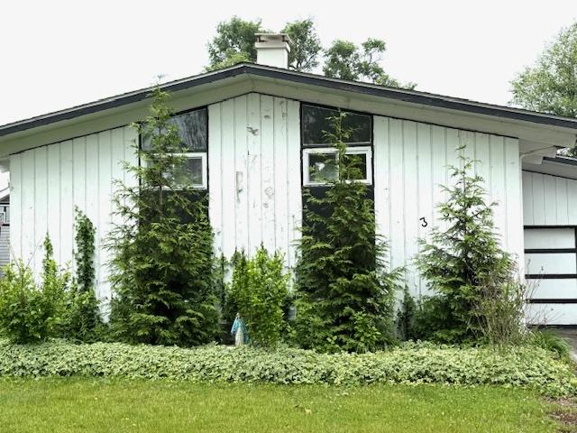 337 W Graham Ave, Lombard, IL 60148 - view of outdoor structure with an attached garage