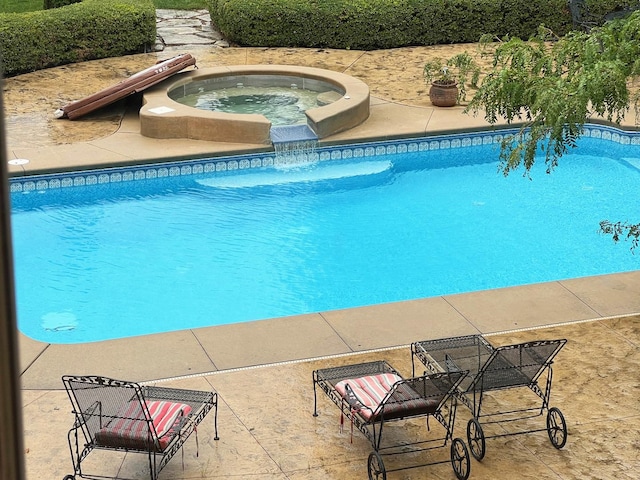 37418 N Fox Hill Dr, Wadsworth, IL 60083 - pool featuring an in ground hot tub