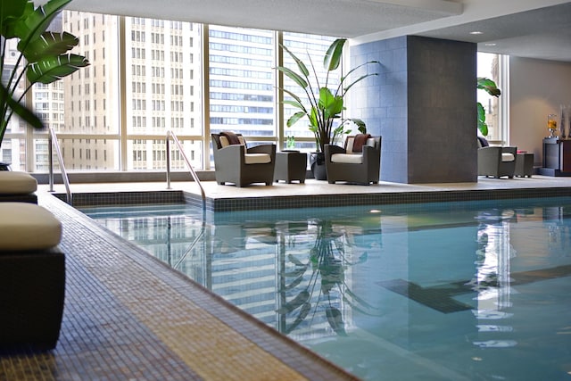 401 N Wabash Ave Unit 49G, Chicago, IL 60611 - view of pool