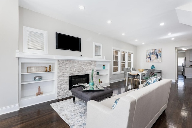 7740 S Vernon Ave, Chicago, IL 60619 - living room featuring baseboards and recessed lighting