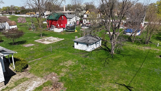 view of yard with a residential view