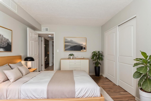 1472 N Rock Run Dr Unit 1C, Crest Hill, IL 60403 - bedroom featuring wood finished floors and a closet