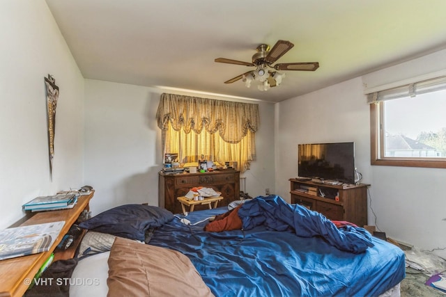 bedroom with ceiling fan