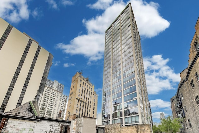 1312 N Astor St, Chicago, IL 60610 - view of property featuring a view of city