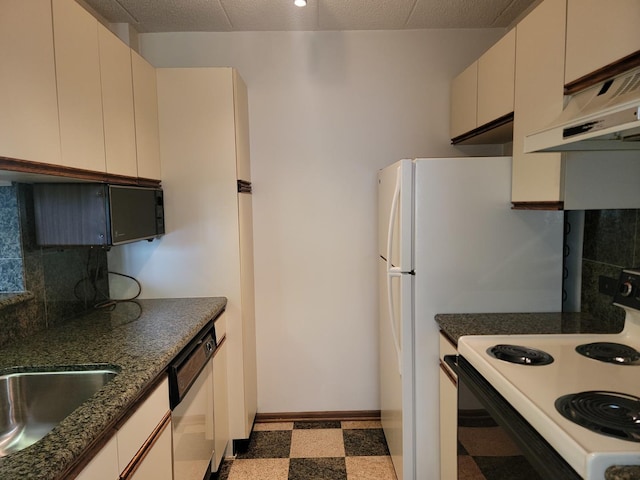 75 Kristin Cir Unit 401, Schaumburg, IL 60195 - kitchen featuring electric range, dishwashing machine, under cabinet range hood, baseboards, and decorative backsplash
