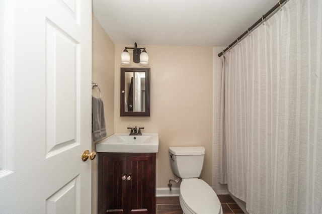 full bathroom featuring toilet, vanity, and curtained shower