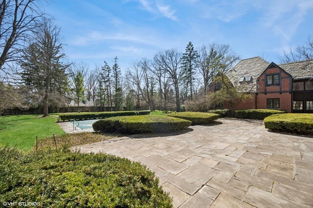 1250 Westmoor Rd, Winnetka, IL 60093 - view of home's community with a lawn