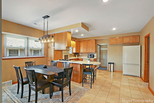 dining area featuring light tile patterned floors, recessed lighting, visible vents, and baseboards