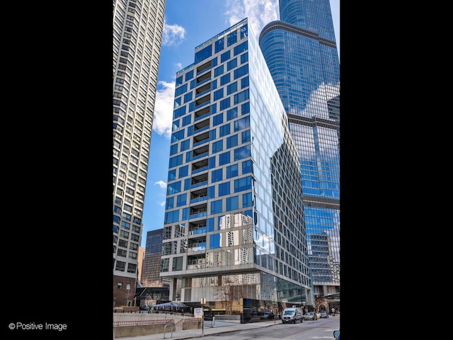 403 N Wabash Ave Unit 13B, Chicago, IL 60611 - view of building exterior featuring a view of city