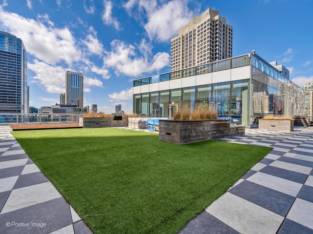 403 N Wabash Ave Unit 13B, Chicago, IL 60611 - view of grassy yard with a view of city