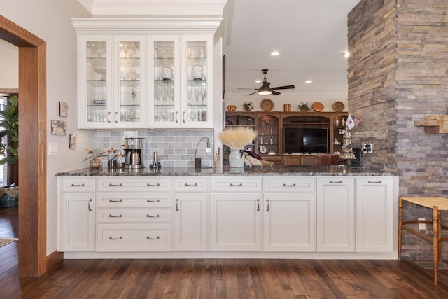 14431 E 2400 N Rd, Hudson, IL 61748 - bar featuring a ceiling fan, ornamental molding, backsplash, dark wood-style flooring, and recessed lighting
