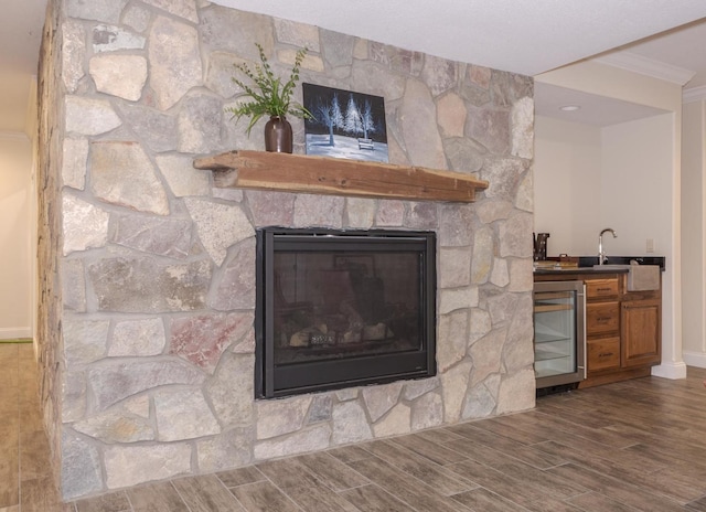 14431 E 2400 N Rd, Hudson, IL 61748 - detailed view of wine cooler, wet bar, wood finished floors, ornamental molding, and baseboards