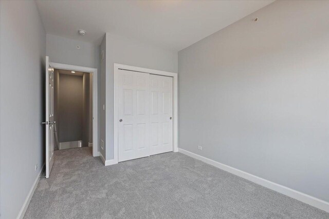 foyer with baseboards