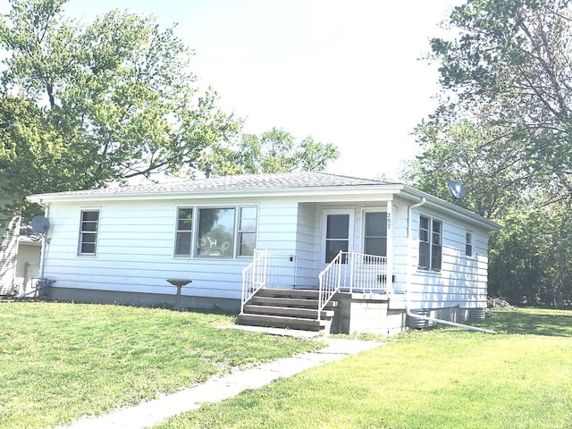 207 N Thomas St, Gilman, IL 60938 - photo 1
