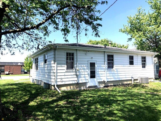 207 N Thomas St, Gilman, IL 60938 - photo 2